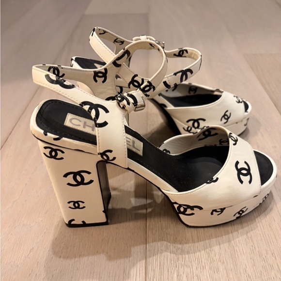 CHANEL Shoes - CHANEL CC Women's White and Black Platform Heels Rare 🔥